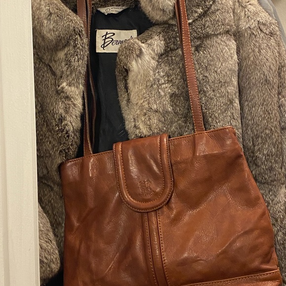 Vera Pella hand bag . Italian pLeather clean inside and outside . Barely used. - Picture 5 of 13